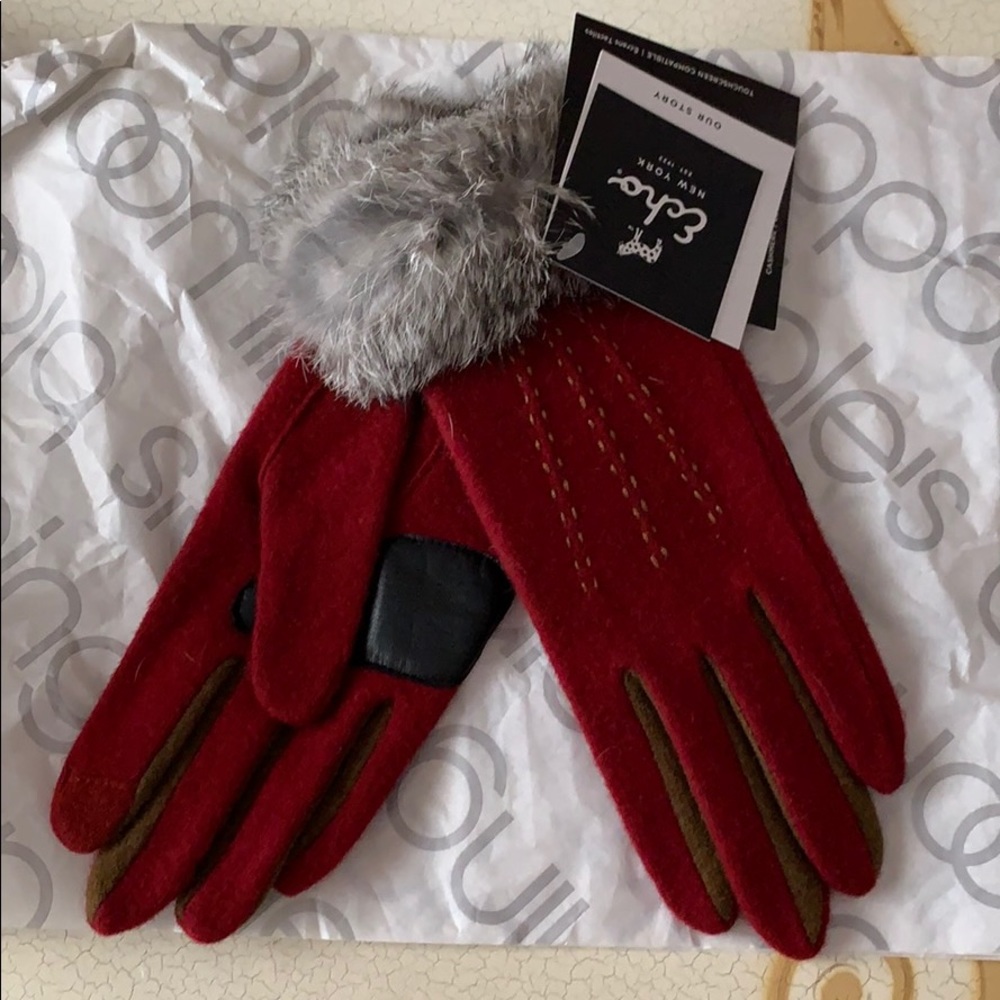 Wool gloves with a rabbit linen
